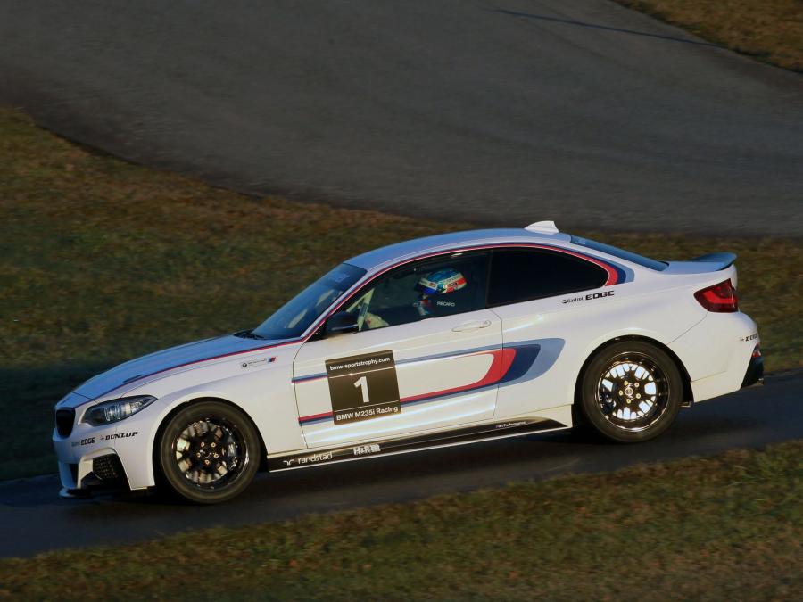  BMW M235i Racing 2014 года  (фото 8 из 26)